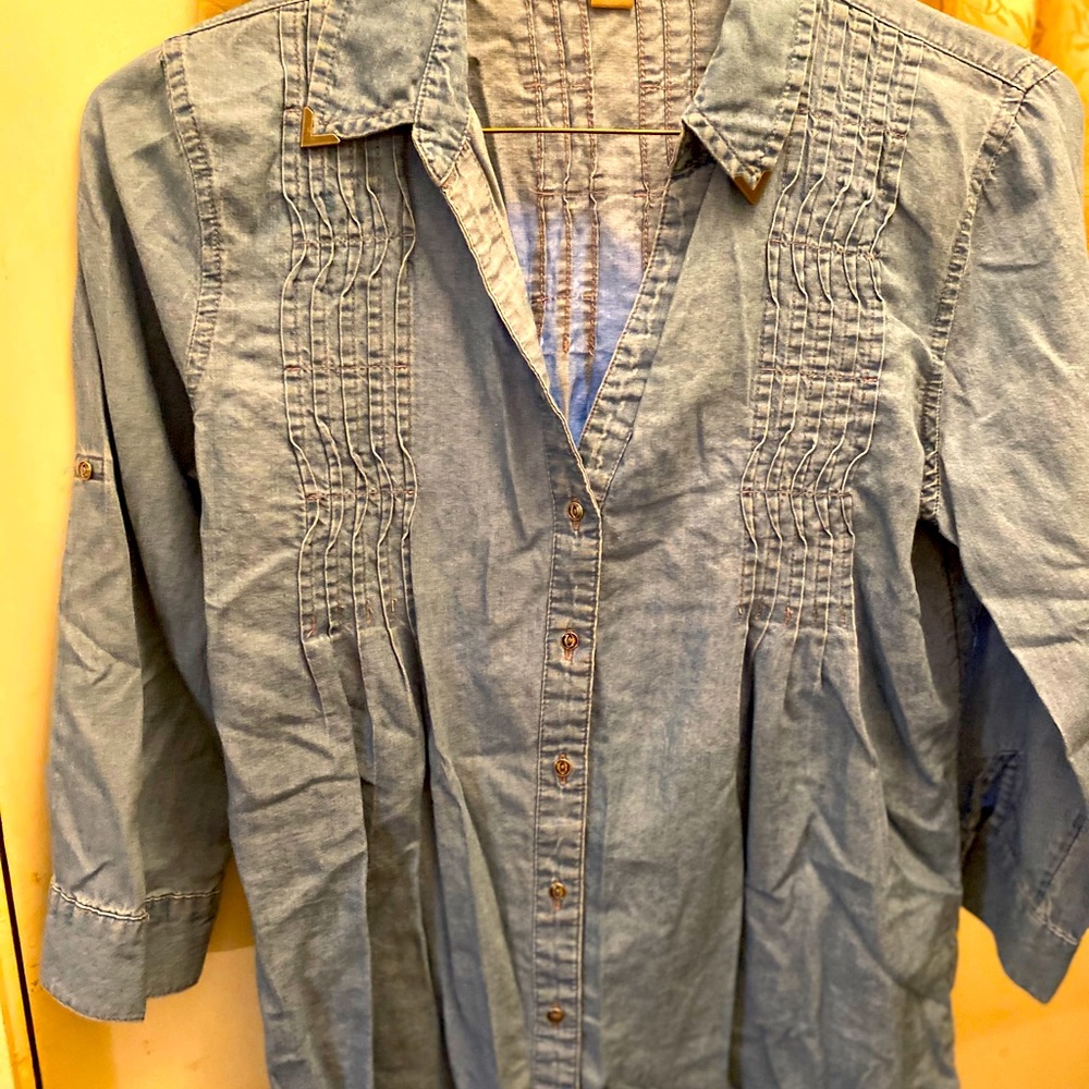 Women’s Small Vintage America shirt.